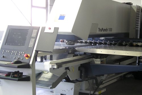 ASM Metallwaren GmbH Historie-Nibbelmaschine.jpg